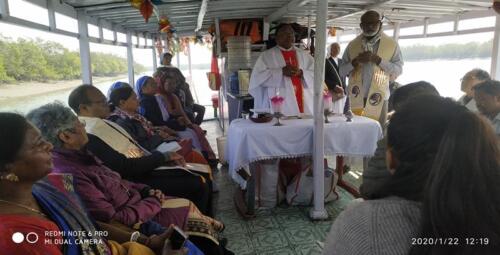 1585373995_MIC in Sunderban Mass n the Boat